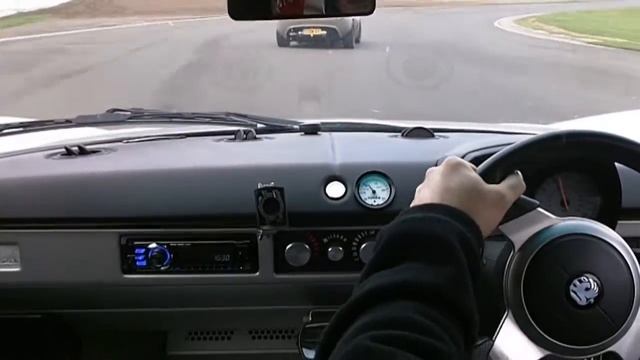 VX 220 at Silverstone 5th Oct 2010.wmv смотреть онлайн