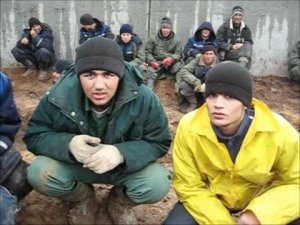 Жизнь гастарбайтеров в России.wmv