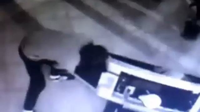 Криминальная группировка взламывает терминалы в магазинах Кишинева смотреть онлайн