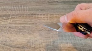 На продажу складной нож, сталь м390, карбон.