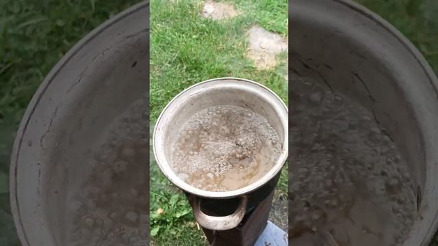 boiling water on the rocket stove.woda na piecu rakietowym.кипение воды на печке ракета смотреть онлайн