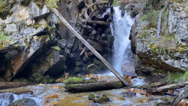 Первый ярус водопада на реке Ходюк (ущелье Аксаут - КЧР)