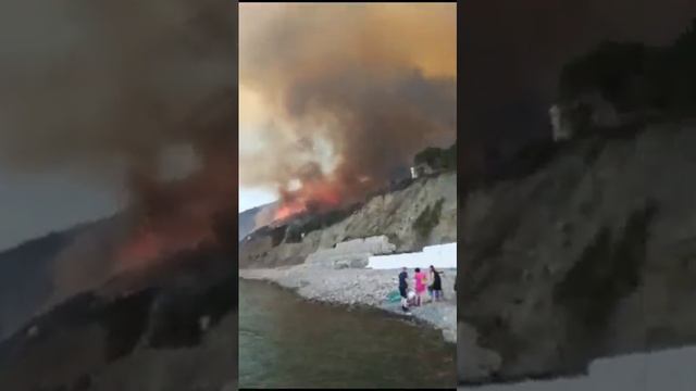 Пожар лесничество Абрау. Дороги блокированы.