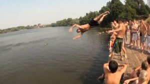 Весёлые прыжки в воду