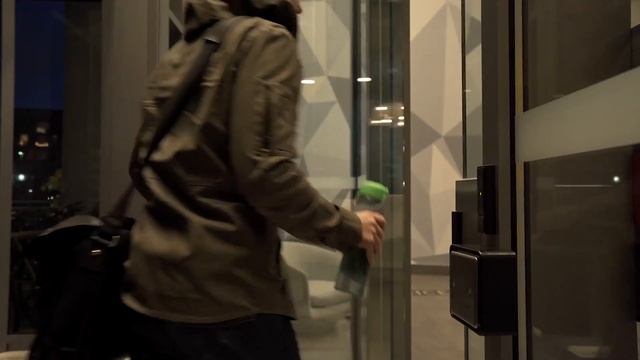 Kombine - World's First Slim & Portable Storage Water Bottle смотреть онлайн