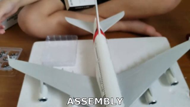UNBOXING AND ASSEMBLY: AIRBUS A380 DIE CAST MODEL 1:160 смотреть онлайн