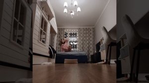 спрыгиваю с кровати