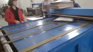 Пресс валковый плоскопрокатный MPD-1600. Производство (вырубка) коробки для пиццы из гофрокартона