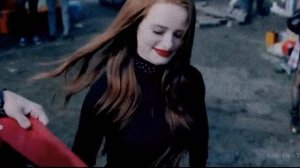 клип под песню  сучка вкросном Cheryl Blossom❤