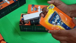 GILLETTE FUSION 5 RAZOR SACHIN TENDULKAR EDITION UNBOXING VIDEO