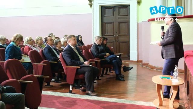 Глава   Сафоновского района провел встречу с жителями города в формате "открытый микрофон".