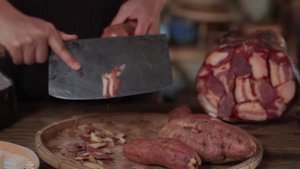 彝族人家招待贵客的硬菜——胃包肉【滇西小哥】