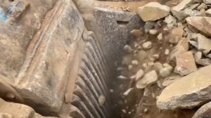 Строительство, дробление щебёнки