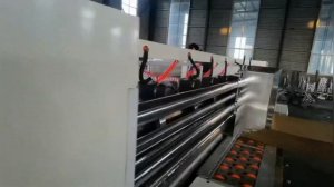 Резательно-рилевочный станок для гофрокартона ATSS c вакуумно-роликовой подачей и листоукладчиком