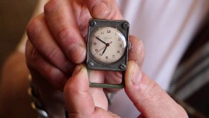 Александр Бродниковский-видеообзор на экземпляры приборных часов 1-го Московского ЧЗ