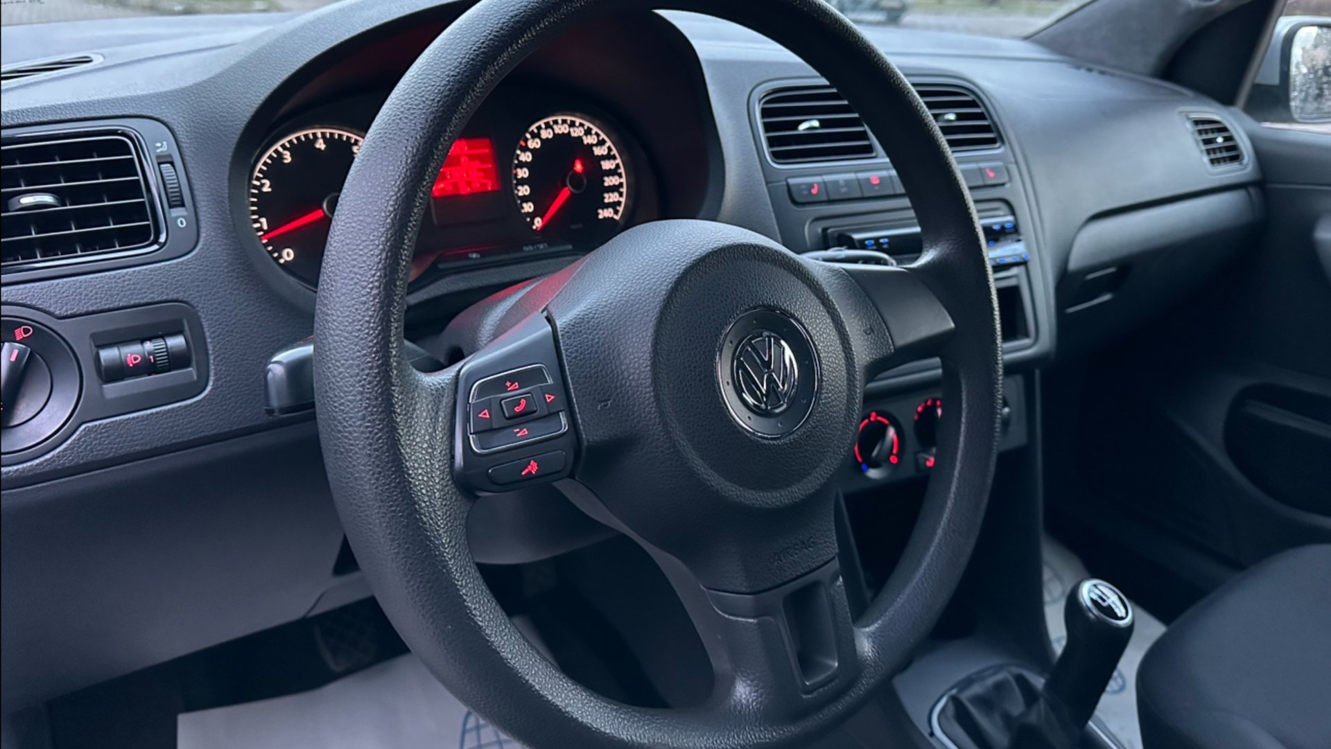 VW Polo 2011 1.6MT смотреть онлайн