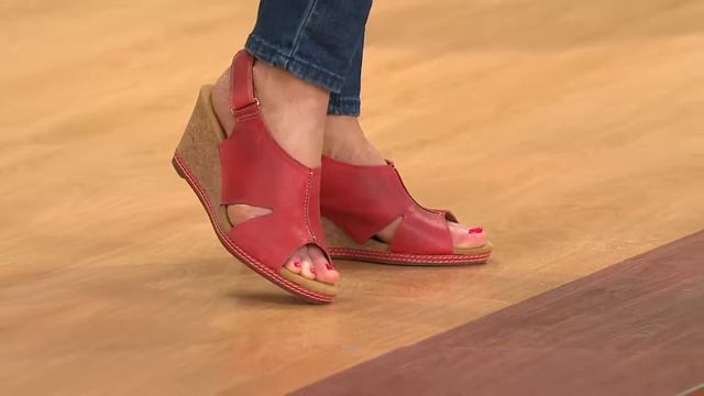 Clarks Nubuck Wedge Sandals with Backstrap - Helio Float with Dan Hughes смотреть онлайн