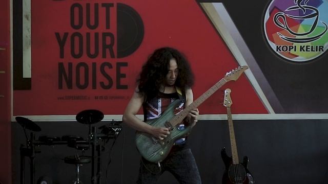 Gresik Guitar Community & (Rock In Gresik) SMILE OF JAVANESE BY JAMES DHANU AHMAD live in Kopi Kile