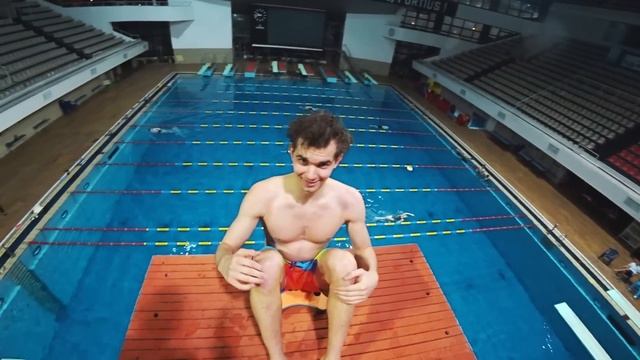 ЖЕСТКИЙ ПРЫЖОК В ВОДУ СПИНОЙ! Как преодолеть свой страх? Прыжки в воду смотреть онлайн