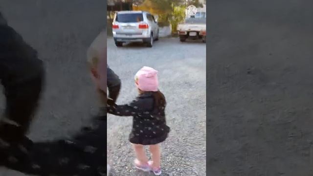 ВСТРЕЧА ЧЕРЕЗ ГОД БАБУШКИ С ВНУЧКОЙ! смотреть онлайн