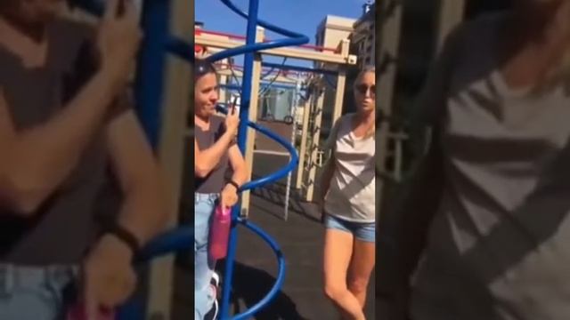 Молодая бабушка, которой не понравилось гулять с внучкой смотреть онлайн