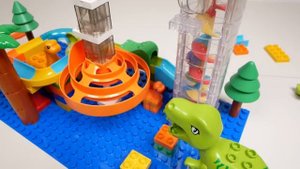 Играем в конструктор Marble Run ASMR ☆ Блоки лего - склон и трасса с динозаврами