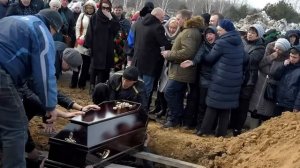 Женщина попросила достать гроб чтобы проститься. Открыв крышку она не переставала кричать!