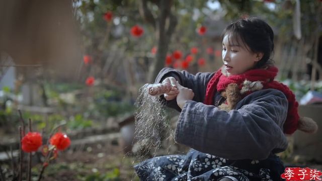 Chinese New Year’s decorations, goods and snacks！明日除夕，挂灯笼、贴对联、备好年货过大年啦！丨Liziqi Channel смотреть онлайн