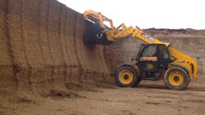 JCB 541-70 AGRI + ковш c фрезой Emily