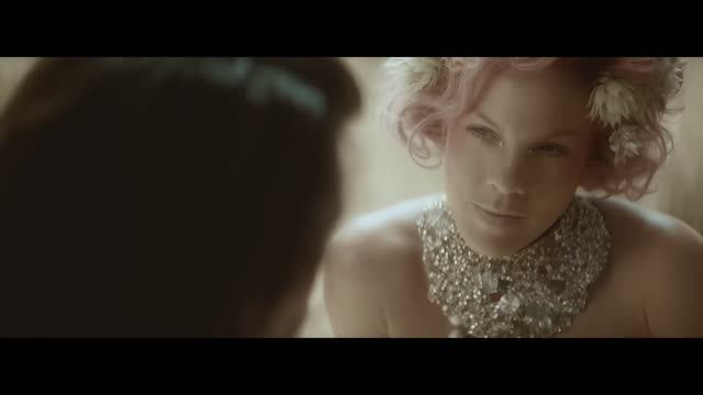 P!nk - Blow Me (One Last Kiss) (Color Version)