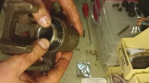 Замена поршня и ремкомплекта на заднем  торм. суппорте. Х-Одиссей, RA 7.