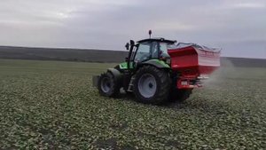 Deutz fahr & cuhn вносим сульфат аммония на рапс