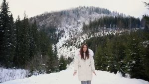 В Холоде _ Дарина Кочанжи (Official Video).mp4