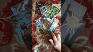 Что ему нравится в вашей сопернице #соперница #любовныйтреугольник #таро