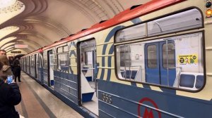Посадки нет! Электропоезд НОМЕРНОЙ-81-717/714 (ЛВЗ),на станции Сокол,следует в депо!