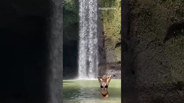 Искупалась в водопаде