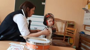 Занятие с глухим ребенком по развитию слухового восприятия.