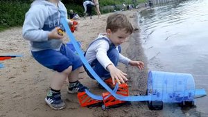 Запускаем машинки в воду