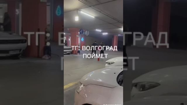 63-летний волгоградец по указанию мошенников поджёг на парковке ТЦ «Dodge Challenger»