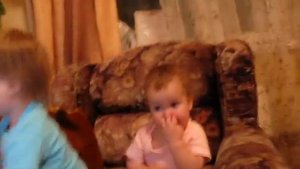 Слушают песенку про мамонтенка