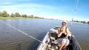 ВОТ ЭТО РЫБАЛКА! РАЗНОРЫБИЕ В АСТРАХАНИ.РЫБА НЕ ДАЕТ УЕХАТЬ ДОМОЙ.ДОСТАЛ ДЕДОВСКУЮ СНАСТЬ И НАЧАЛОСЬ