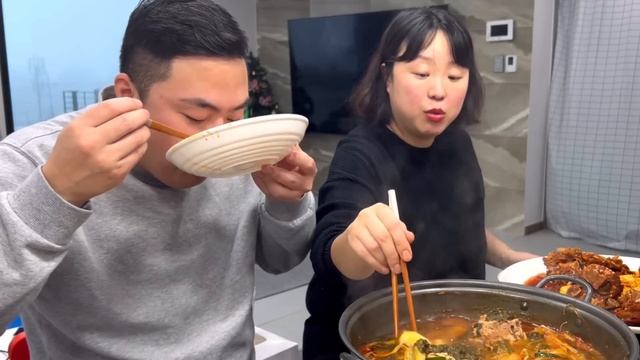 SUB) 감자탕과 뼈구이를 동시에 즐기는법 | Home meal (Gamjatang, Pork Back-bone Stew,Spicy Bone Roast) Mukbang