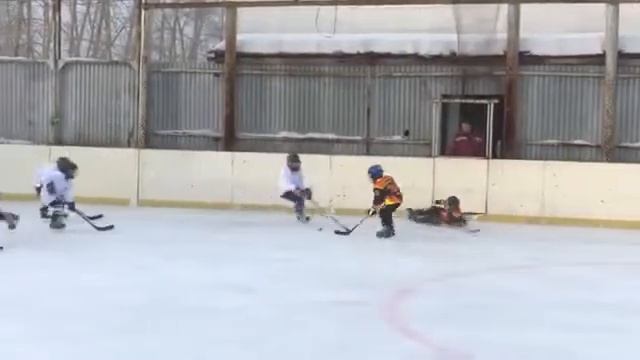 Трус не играет в хоккей Праздник снега в Североуральске смотреть онлайн