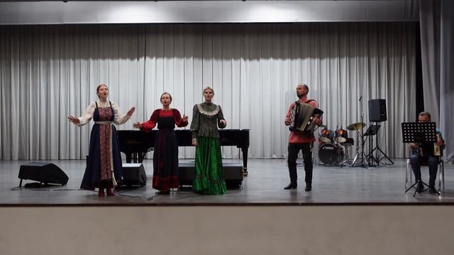 С по лужкам да вода льётся игровая песня Кировской области в редакции Лазаревой смотреть онлайн