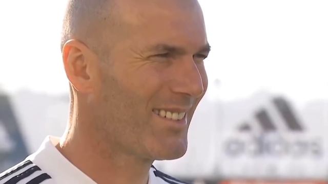 ЗИДАН ХАМАРО БА ХАЙРАТ ГУЗОШТ ДАР БОРАИ МЕССИ ВА РОНАЛДУ смотреть онлайн