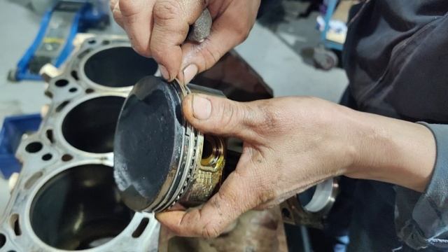 Состояние поршневой 2UZ-FE перед ремонтом смотреть онлайн