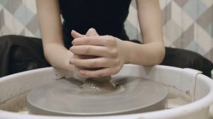 Основы гончарного дела для новичков. Центровка глины на гончарном круге.