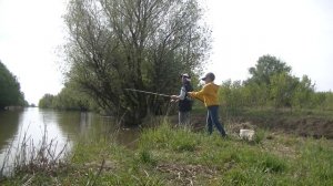 ЛОВЛЯ ВОБЛЫ НА ПОПЛАВНУШКУ. РЫБАЛКА С СЫНОМ. ВХОДЫ В НЕРЕСТИЛИЩА ЗАКРЫТЫ СЕТЯМИ. АСТРАХАНЬ