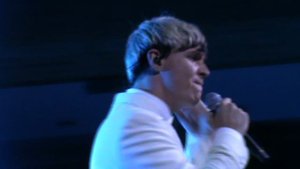 В серых каплях дождя