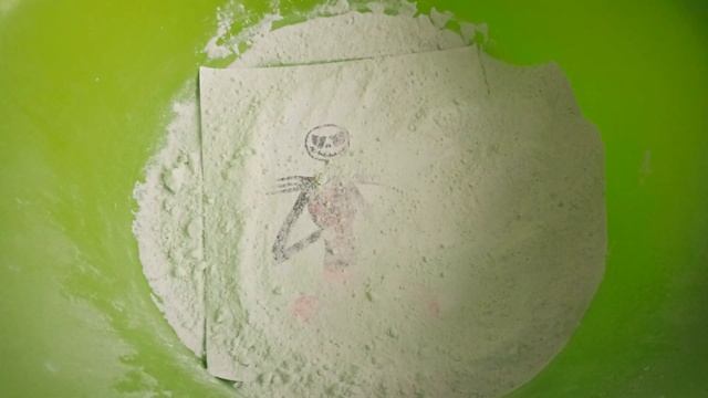 Залипушки из крахмала и соды, крошу в пыль